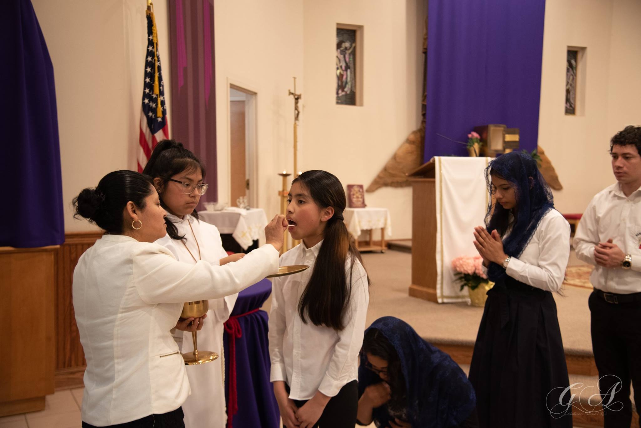 Picture of eucharist minister puting the Holy Eucharist in the person's mouth.